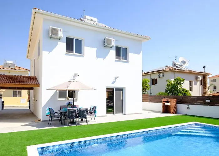 Voroklini With Pool Вілла Ларнака